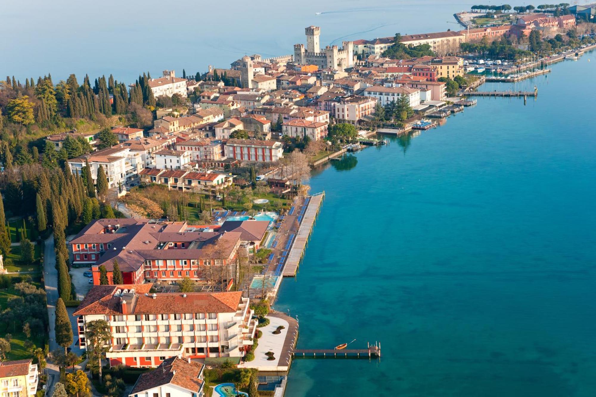 Casa Alpino Aparthotel Riva del Garda Exterior photo